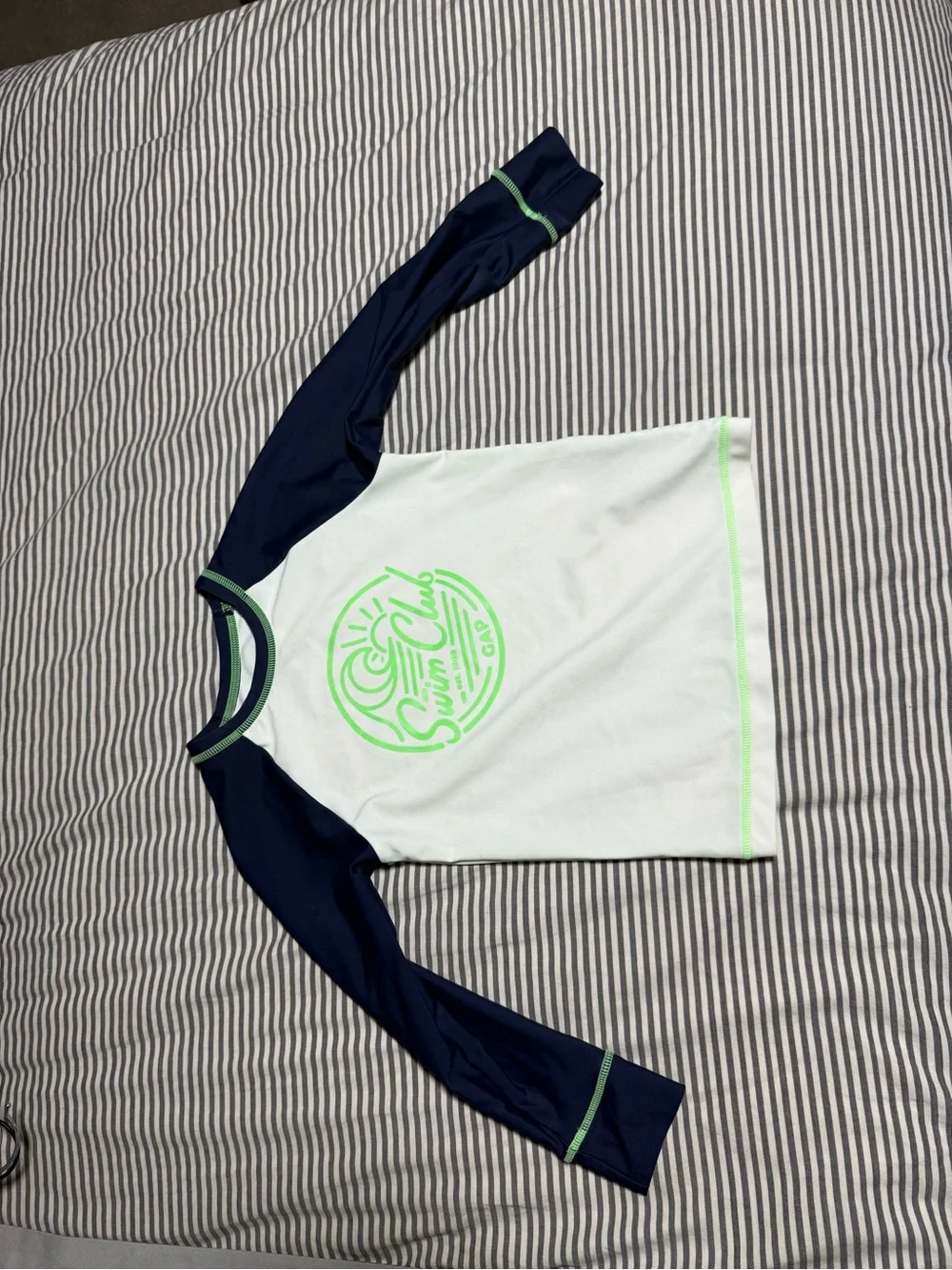 GAP White & Navy Long-Sleeve Rash Guard with Lime Graphic